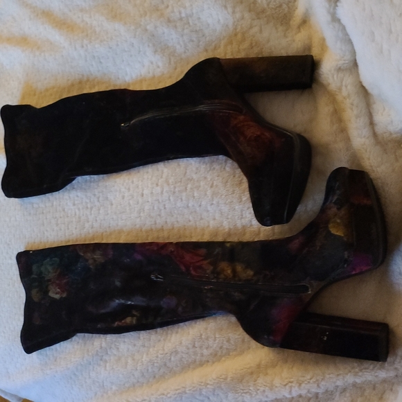 Madden Girl Size 7 Black Velvet Floral Sock Boots - Picture 5 of 14